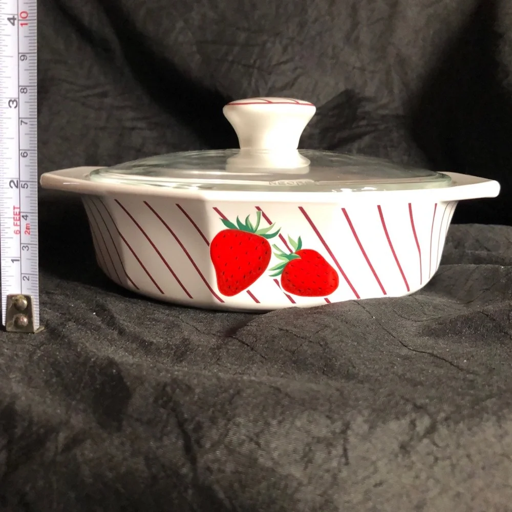 Mikasa Fire & Ice Strawberries Covered Casserole 3/4 Quart Dish